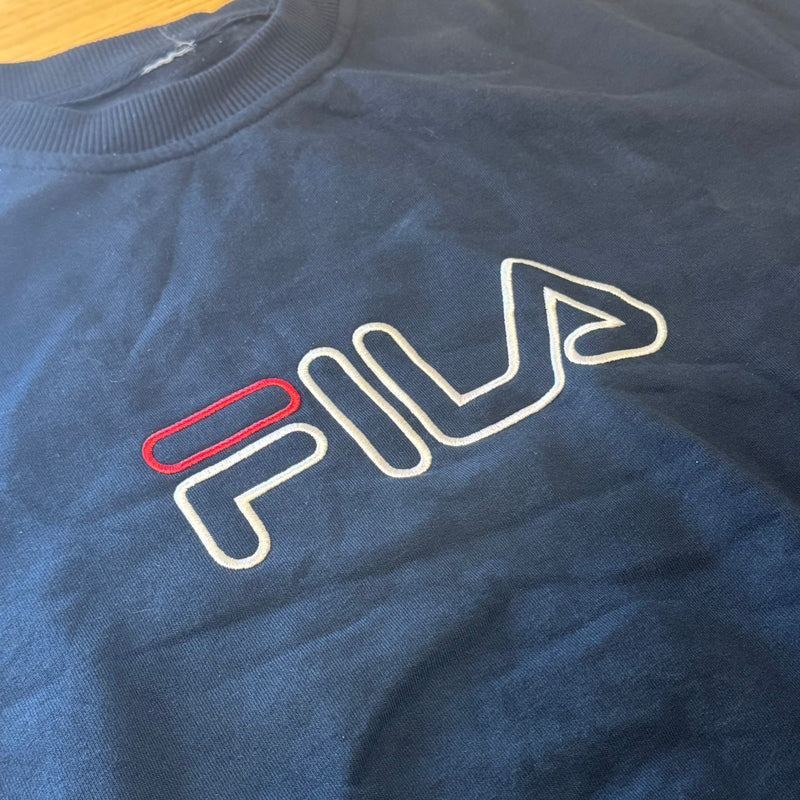 Detailansicht: Sourced limited accessories and clothes Fila vintage sweatshirt – Logo, Nähte oder Material