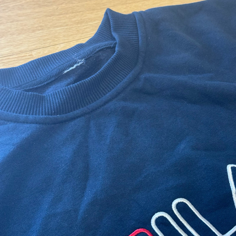 Detailansicht: Sourced limited accessories and clothes Fila vintage sweatshirt – Logo, Nähte oder Material