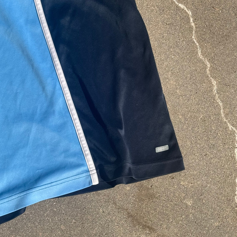 Detailansicht: Sourced limited accessories and clothes Nike Shox 00s streetwear T-shirt – Logo, Nähte oder Material