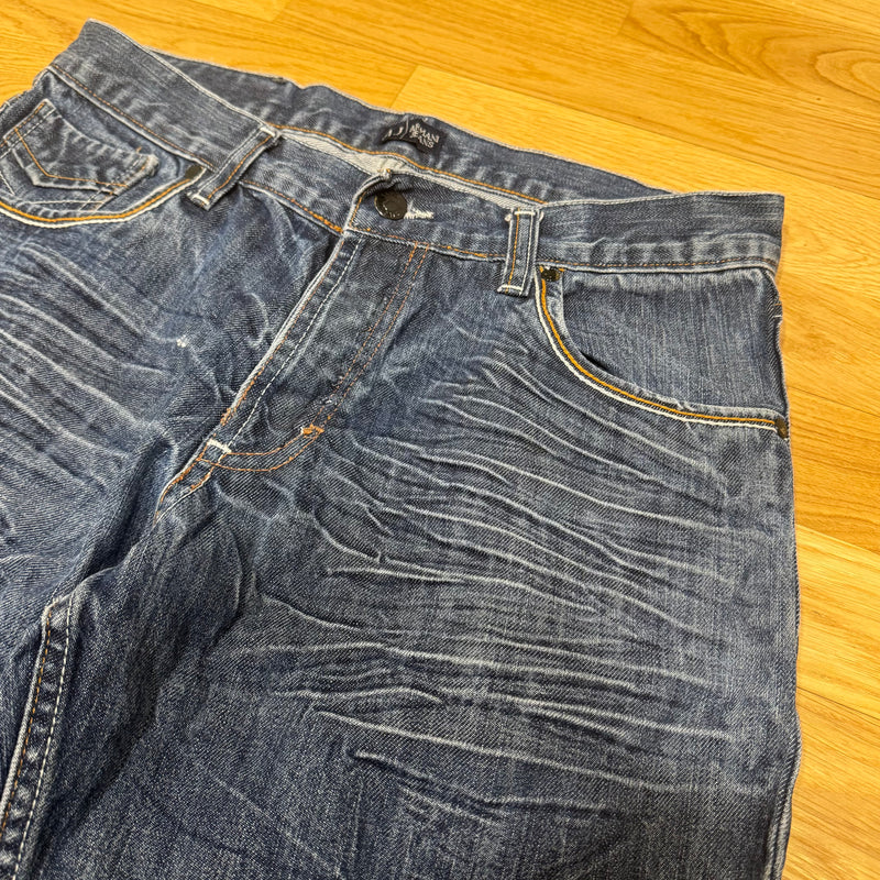 Detailansicht: Sourced limited accessories and clothes Armani stone washed straight leg jeans – Logo, Nähte oder Material