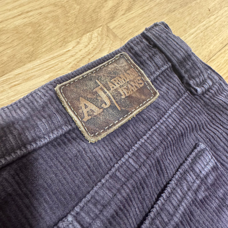 Detailansicht: Sourced limited accessories and clothes Armani Jeans brown vintage loose pants – Logo, Nähte oder Material