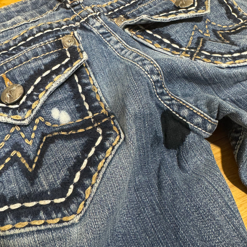 Detailansicht: Sourced limited accessories and clothes Miss Me Y2K wide leg low waist jeans – Logo, Nähte oder Material