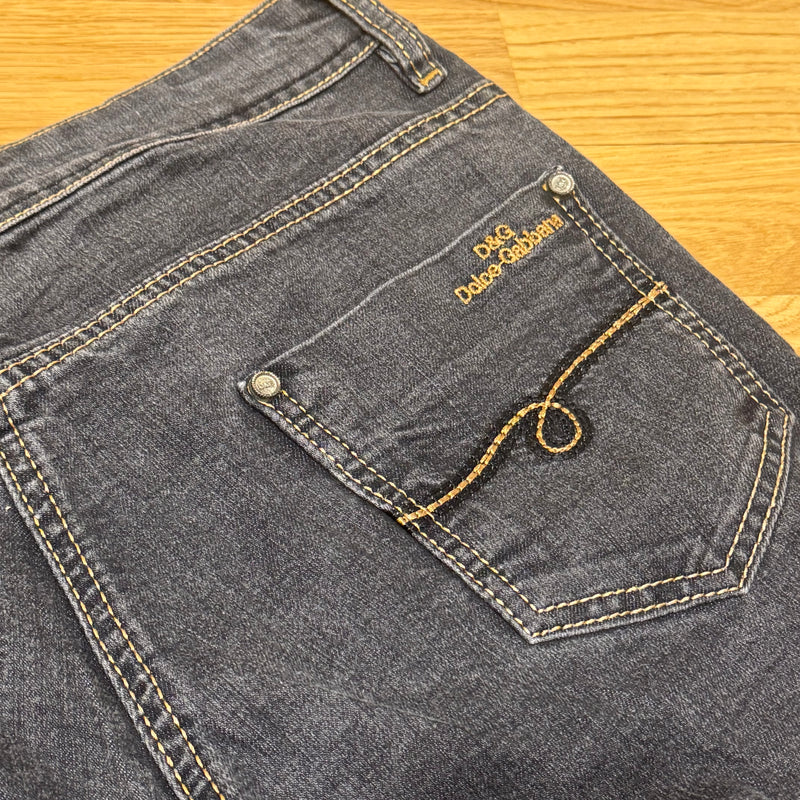 Detailansicht: Sourced limited accessories and clothes Dolce & Gabbana vintage classic jeans – Logo, Nähte oder Material