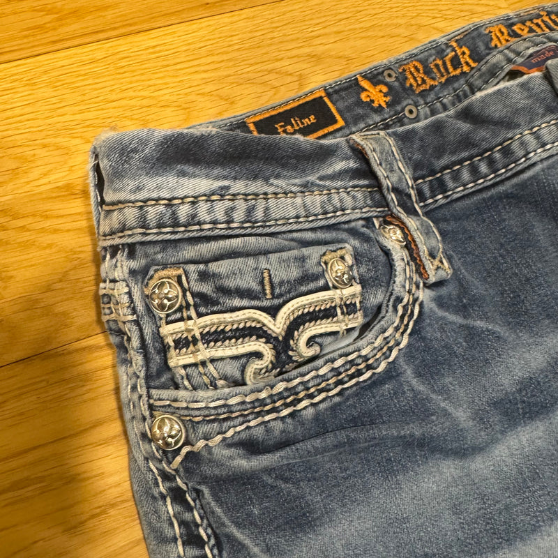 Detailansicht: Sourced limited accessories and clothes Rock Revival Y2K wide leg stone washed jeans – Logo, Nähte oder Material