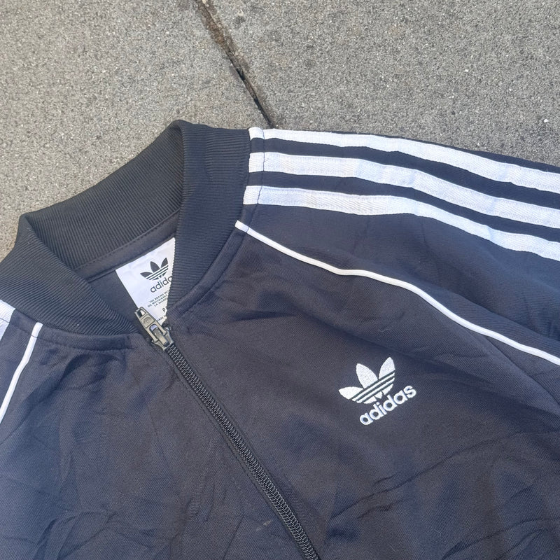 Detailansicht: Sourced limited accessories and clothes adidas retro streetwear black track jacket – Logo, Nähte oder Material
