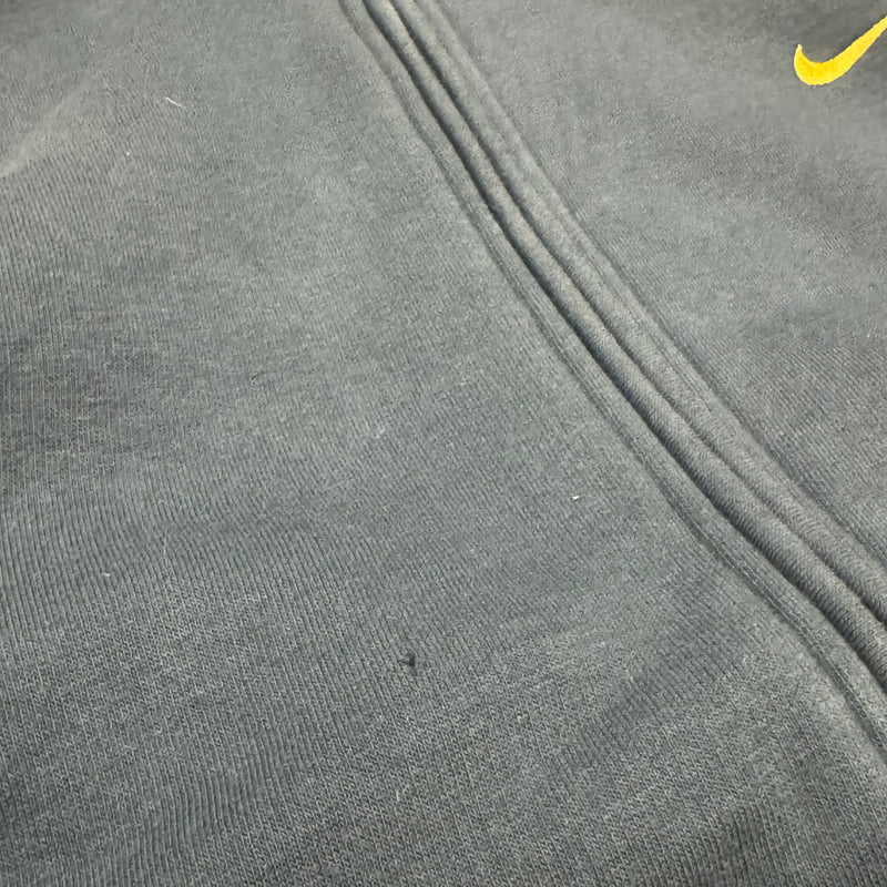 Detailansicht: Sourced limited accessories and clothes Nike streetwear zipped hoodie 00s – Logo, Nähte oder Material