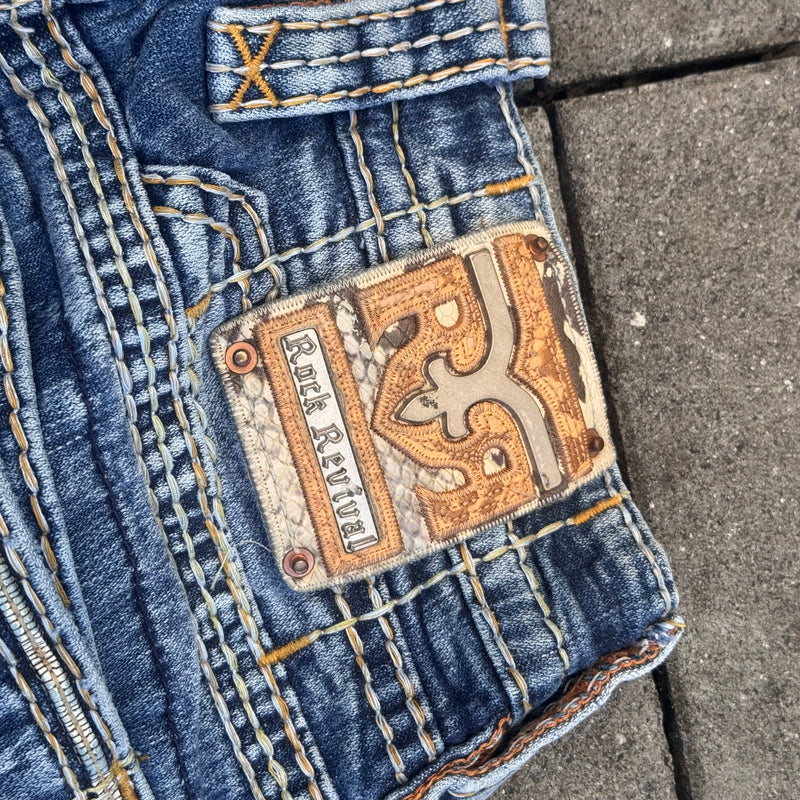 Detailansicht: Sourced limited accessories and clothes Rock Revival Vintage Alt straight denim jeans – Logo, Nähte oder Material