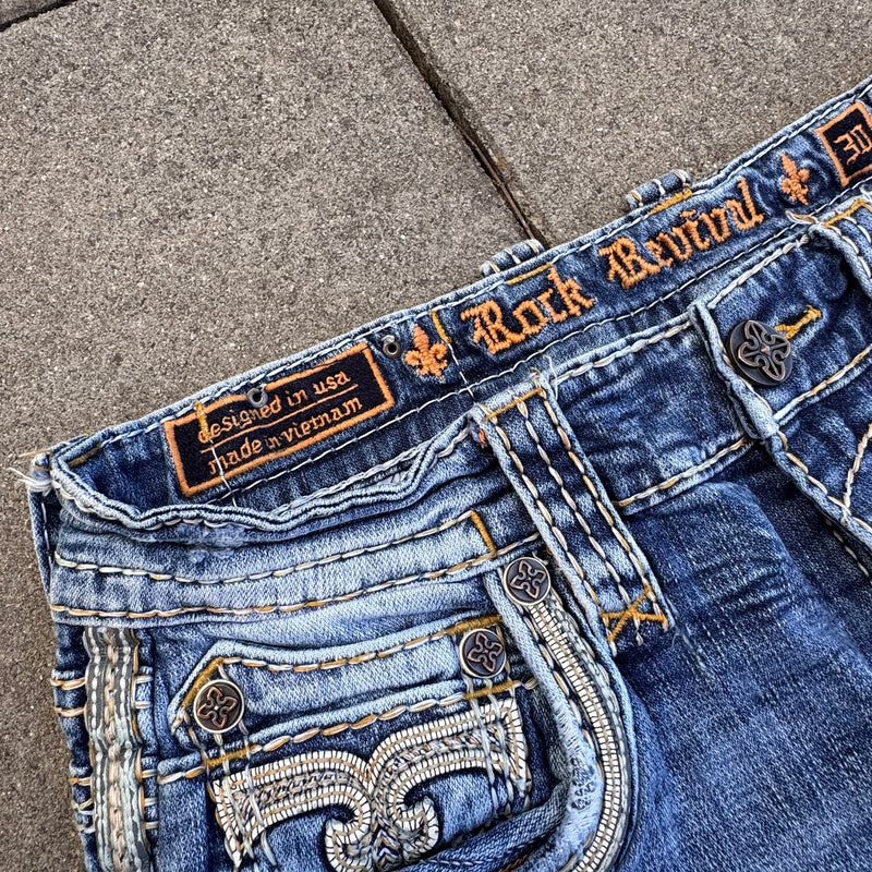 Detailansicht: Sourced limited accessories and clothes Rock Revival Vintage Alt straight denim jeans – Logo, Nähte oder Material
