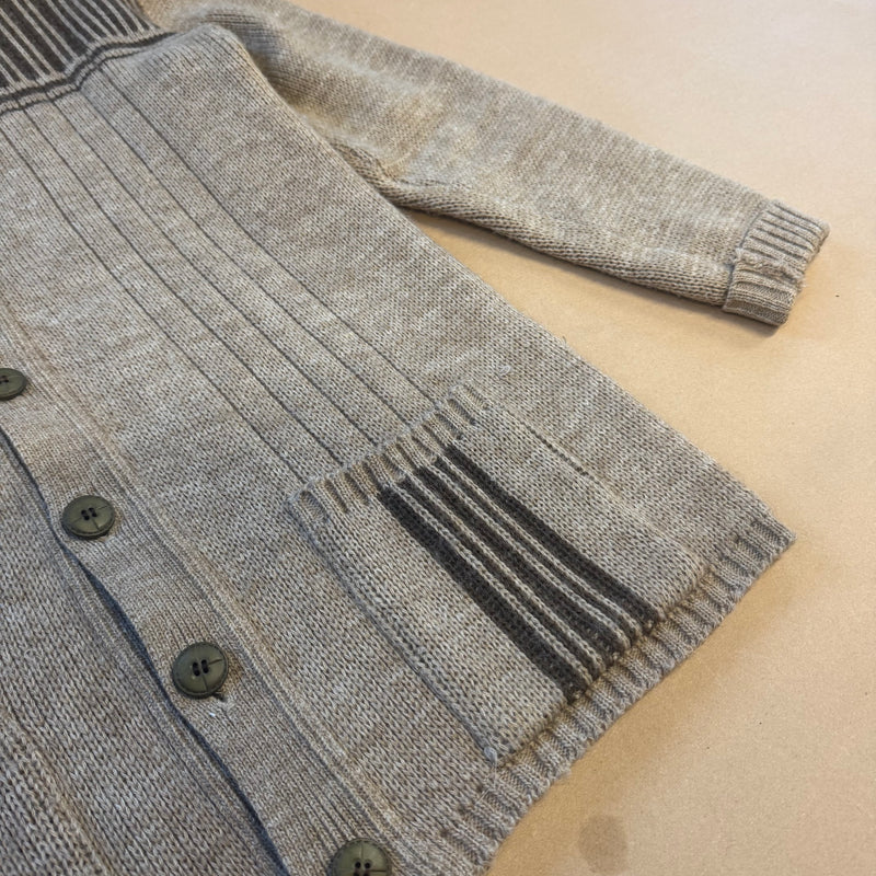 Detailansicht: Sourced limited accessories and clothes Vintage knitted 90s brown cardigan – Logo, Nähte oder Material