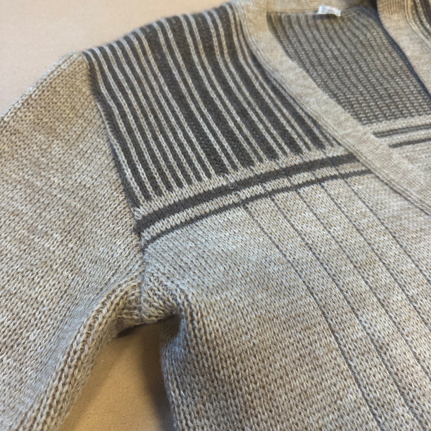 Vintage knitted 90s brown cardigan