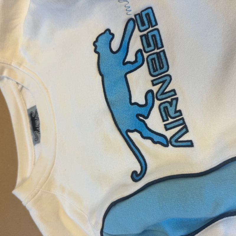 Detailansicht: Sourced limited accessories and clothes Airness streetwear white sweatshirt – Logo, Nähte oder Material