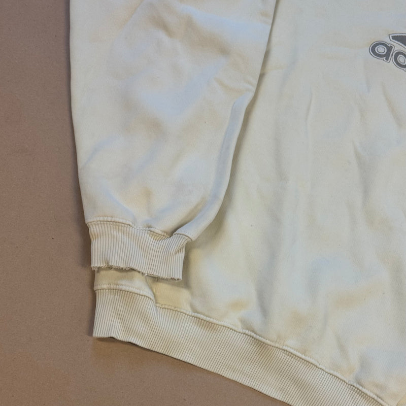 Detailansicht: Sourced limited accessories and clothes Adidas 90s cream vintage sweatshirt – Logo, Nähte oder Material