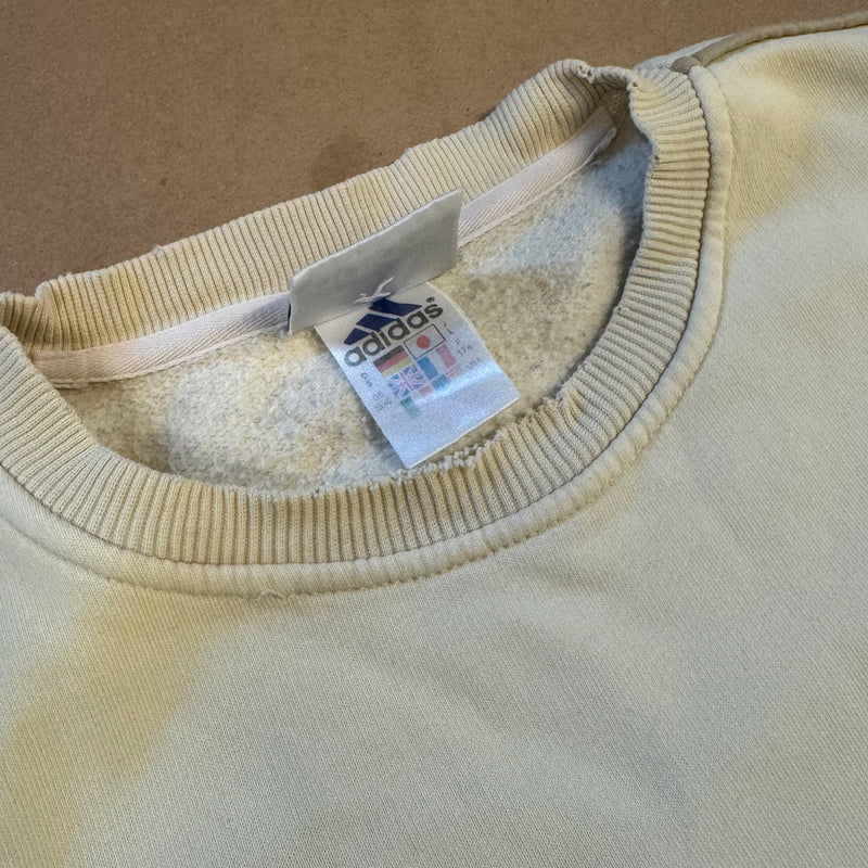 Detailansicht: Sourced limited accessories and clothes Adidas 90s cream vintage sweatshirt – Logo, Nähte oder Material