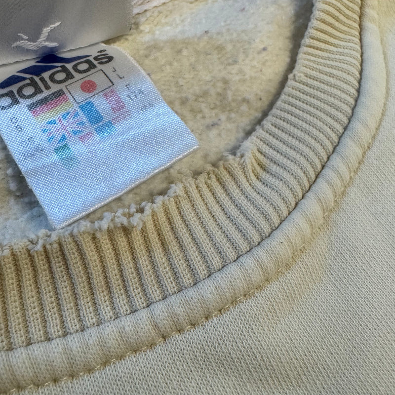 Detailansicht: Sourced limited accessories and clothes Adidas 90s cream vintage sweatshirt – Logo, Nähte oder Material