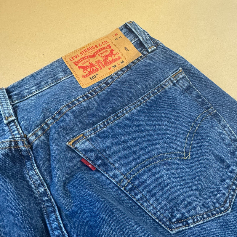 Detailansicht: Sourced limited accessories and clothes Levi Strauss vintage denim straight leg jeans – Logo, Nähte oder Material