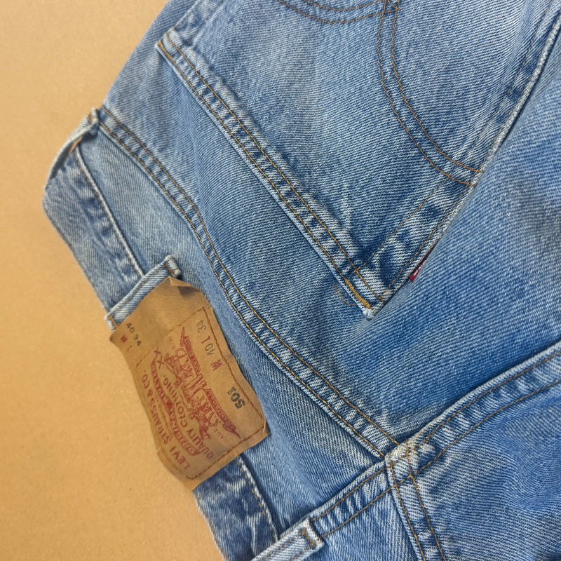 Detailansicht: Sourced limited accessories and clothes Levi Strauss light blue baggy denim jeans – Logo, Nähte oder Material