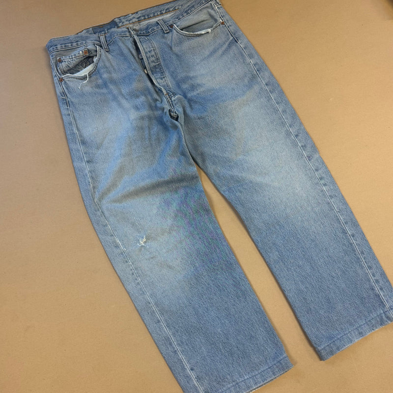 Detailansicht: Sourced limited accessories and clothes Levi Strauss light blue baggy denim jeans – Logo, Nähte oder Material