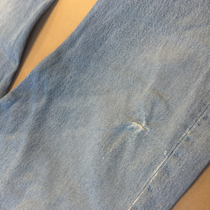 Detailansicht: Sourced limited accessories and clothes Levi Strauss light blue baggy denim jeans – Logo, Nähte oder Material