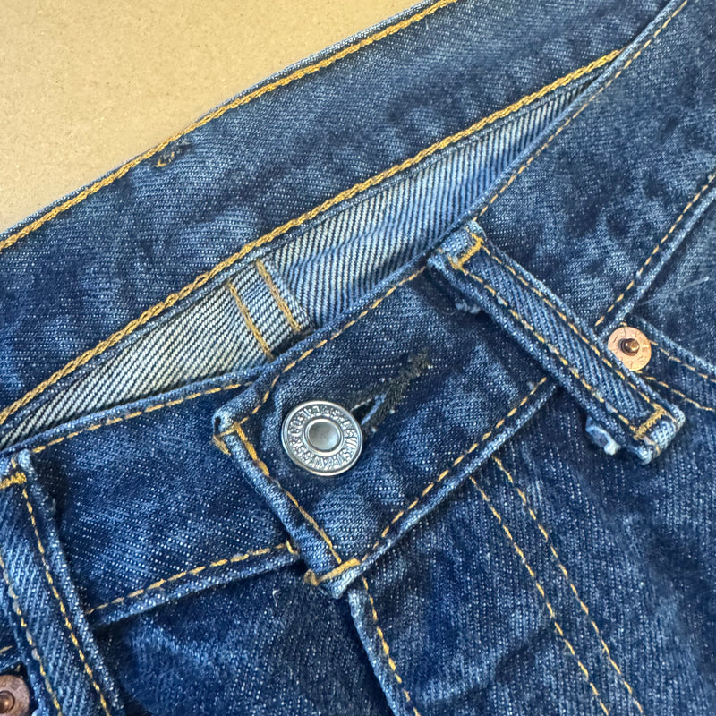 Detailansicht: Sourced limited accessories and clothes Levi Strauss denim straight leg jeans – Logo, Nähte oder Material
