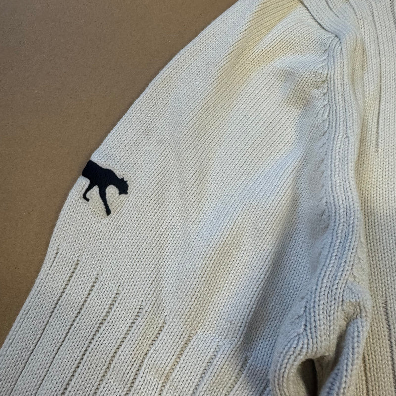 Detailansicht: Sourced limited accessories and clothes Airness vintage knitted white crewneck – Logo, Nähte oder Material