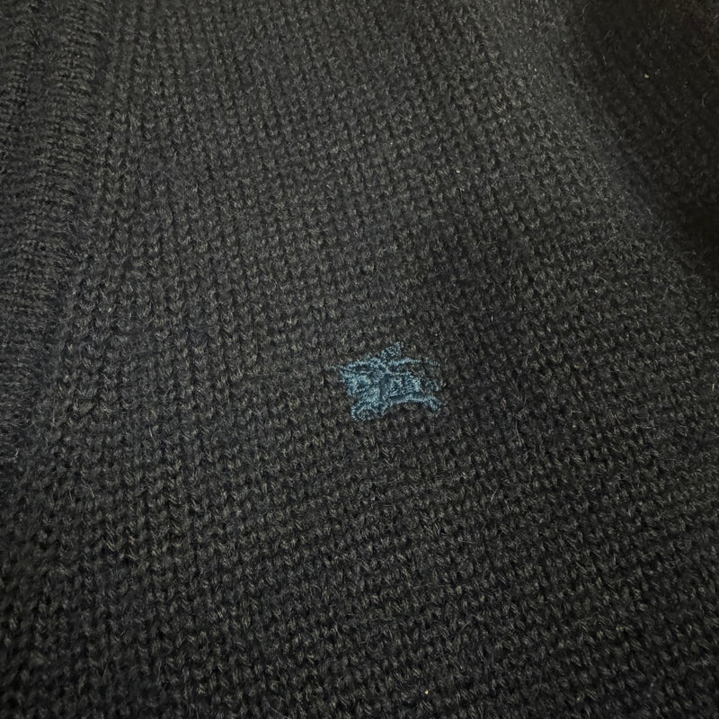 Detailansicht: Sourced limited accessories and clothes Burberry's vintage knitted sweatshirt – Logo, Nähte oder Material