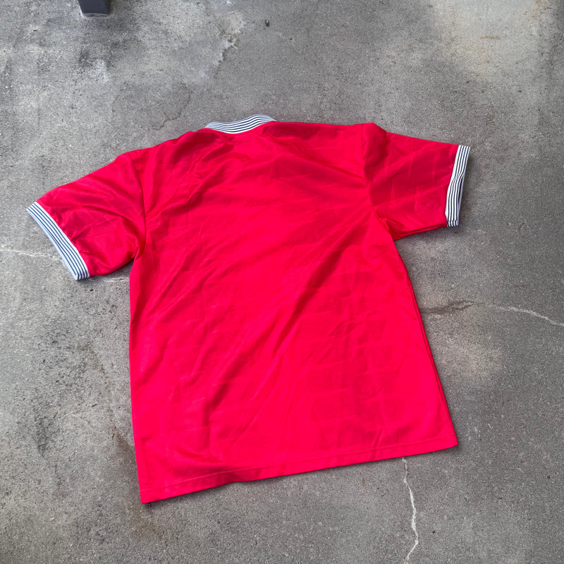 Detailansicht: Sourced limited accessories and clothes Nike vintage red jersey – Logo, Nähte oder Material
