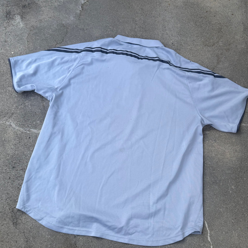 Detailansicht: Sourced limited accessories and clothes Nike Athlete streetwear 00s poloshirt – Logo, Nähte oder Material