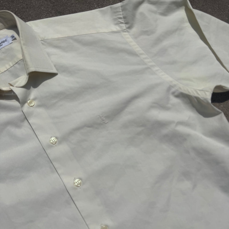 Detailansicht: Sourced limited accessories and clothes Yves Saint Laurent vintage white shirt – Logo, Nähte oder Material