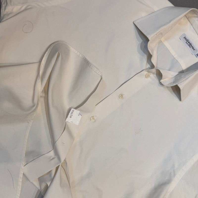 Detailansicht: Sourced limited accessories and clothes Yves Saint Laurent vintage white shirt – Logo, Nähte oder Material