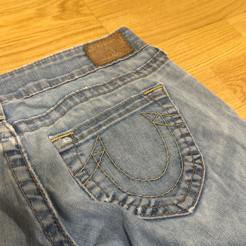 Detailansicht: Sourced limited accessories and clothes True Religion vintage wide leg denim jeans – Logo, Nähte oder Material