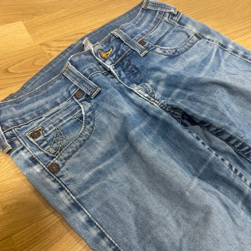Detailansicht: Sourced limited accessories and clothes True Religion vintage wide leg denim jeans – Logo, Nähte oder Material
