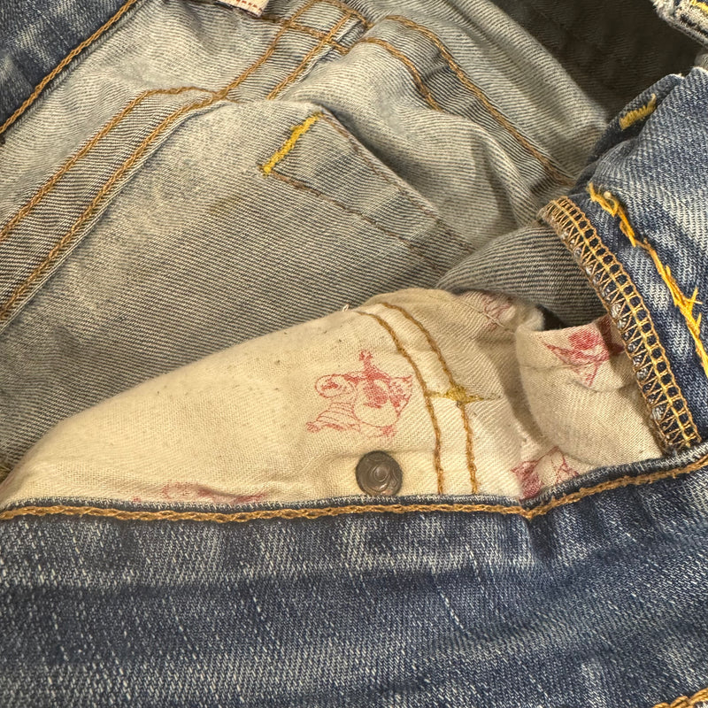 Detailansicht: Sourced limited accessories and clothes True Religion vintage wide leg denim jeans – Logo, Nähte oder Material