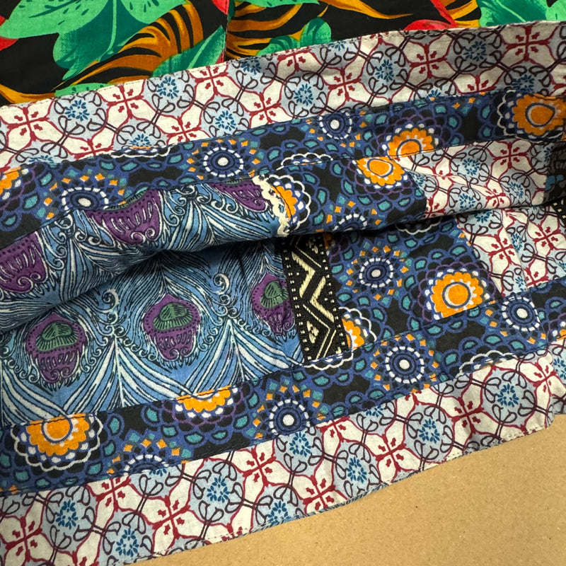 Detailansicht: Sourced limited accessories and clothes Reversible Moshiki colourful summer skirt – Logo, Nähte oder Material