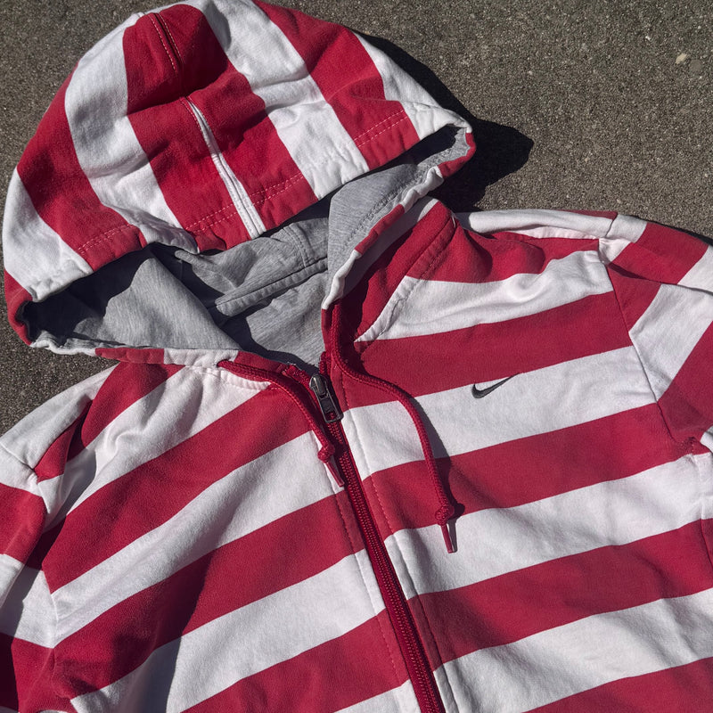 Detailansicht: Sourced limited accessories and clothes Nike vintage red and white striped zip-up hoodie – Logo, Nähte oder Material