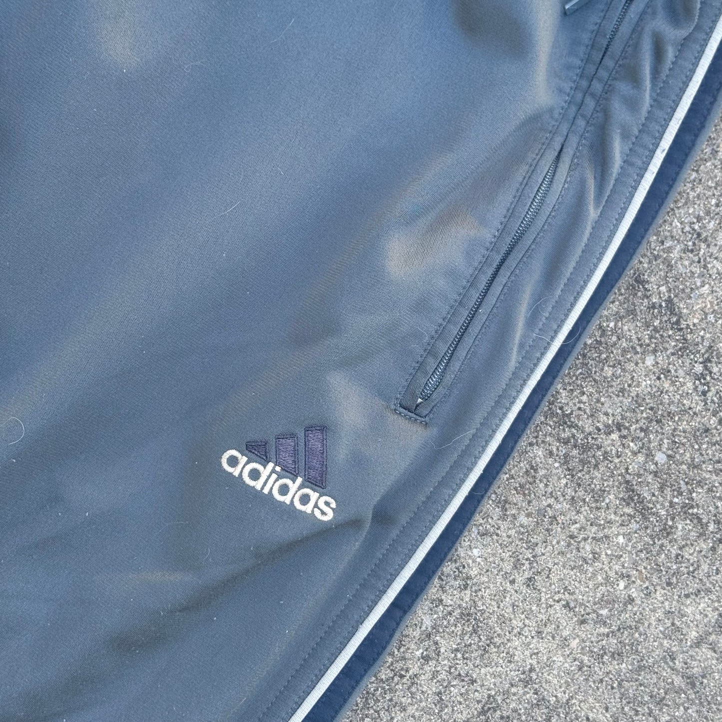 Adidas streetwear 00s grey track pants