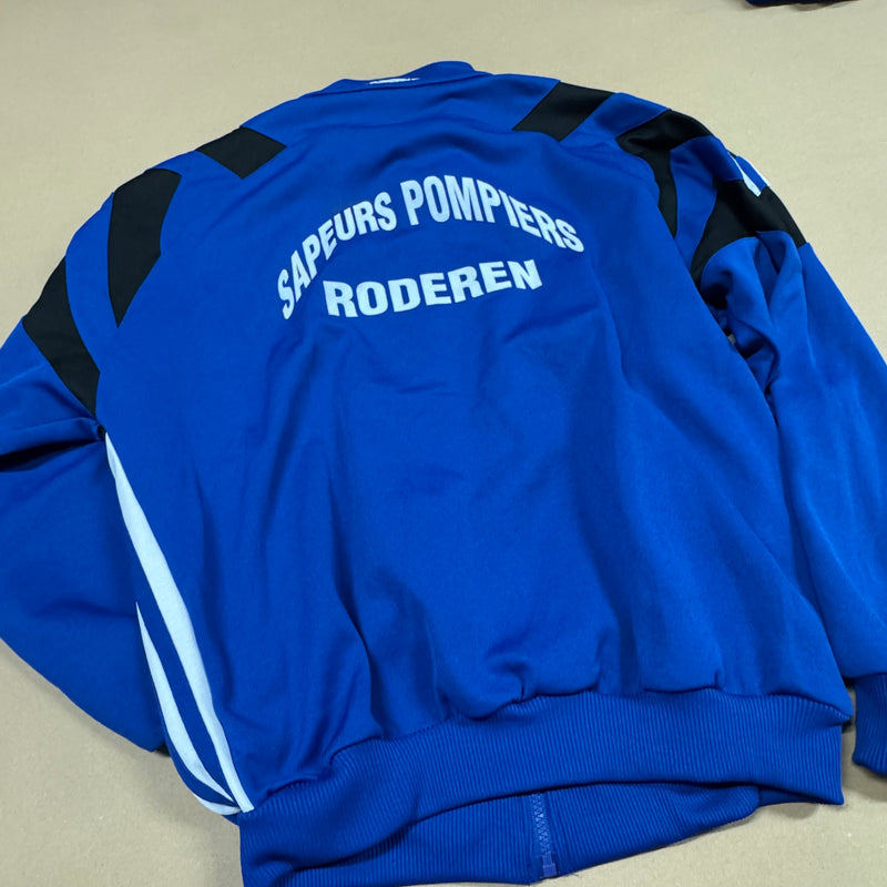 Detailansicht: Sourced limited accessories and clothes Adidas vintage “sapeurs pompiers” 90s track jacket – Logo, Nähte oder Material