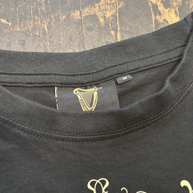 Detailansicht: Sourced limited accessories and clothes Vintage style Guinness printed shirt – Logo, Nähte oder Material