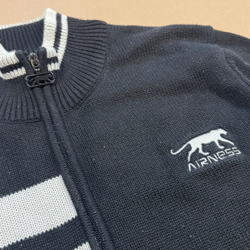 Detailansicht: Sourced limited accessories and clothes Airness vintage black knitted jacket – Logo, Nähte oder Material