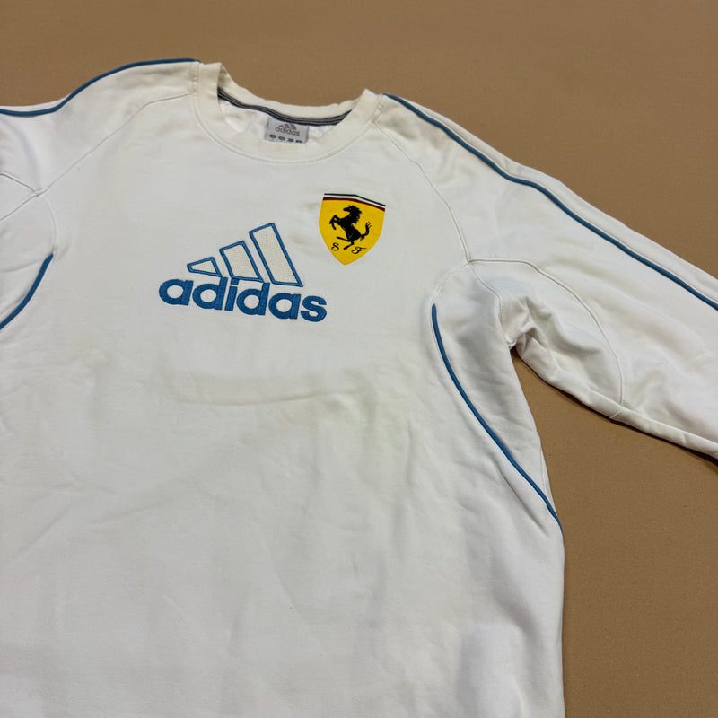Detailansicht: Sourced limited accessories and clothes Adidas Ferrari vintage 90s sweatshirt – Logo, Nähte oder Material