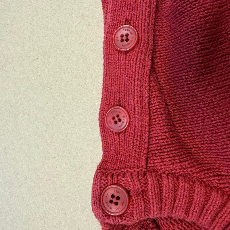 Detailansicht: Sourced limited accessories and clothes Thomas Burberry vintage red knitted sweatshirt – Logo, Nähte oder Material