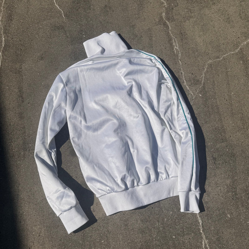 Detailansicht: Sourced limited accessories and clothes Adidas vintage 90s white track jacket – Logo, Nähte oder Material