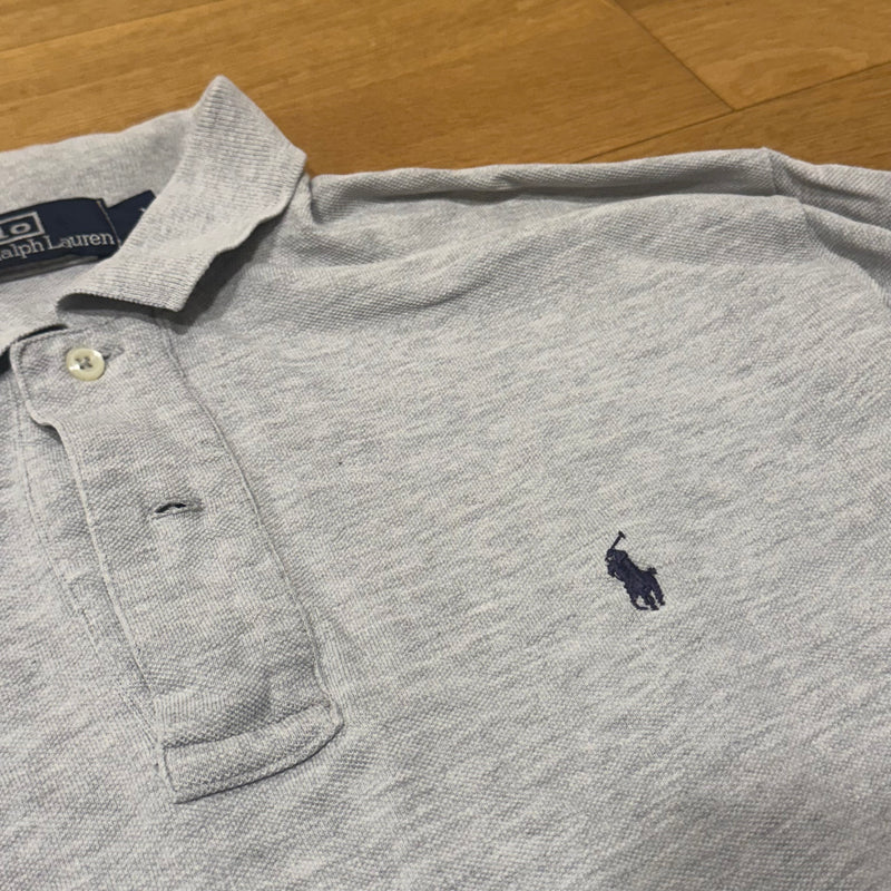 Detailansicht: Sourced limited accessories and clothes Polo Ralph Lauren grey long sleeve polo shirt – Logo, Nähte oder Material