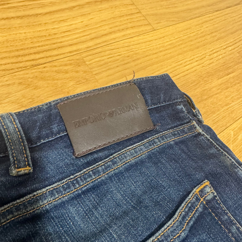 Detailansicht: Sourced limited accessories and clothes Emporio Armani vintage straight-leg pants – Logo, Nähte oder Material