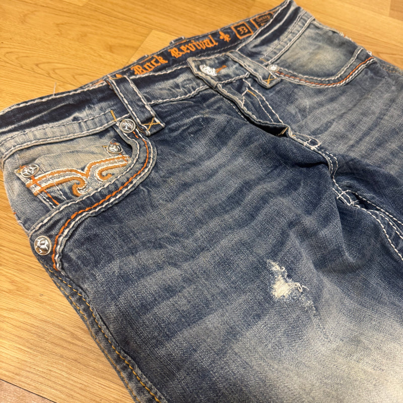 Detailansicht: Sourced limited accessories and clothes Rock Revival y2k vintage ripped straight jeans – Logo, Nähte oder Material