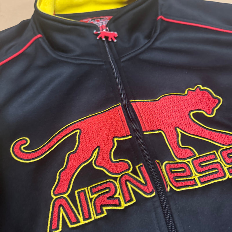 Detailansicht: Sourced limited accessories and clothes Airness y2k black streetwear track jacket – Logo, Nähte oder Material