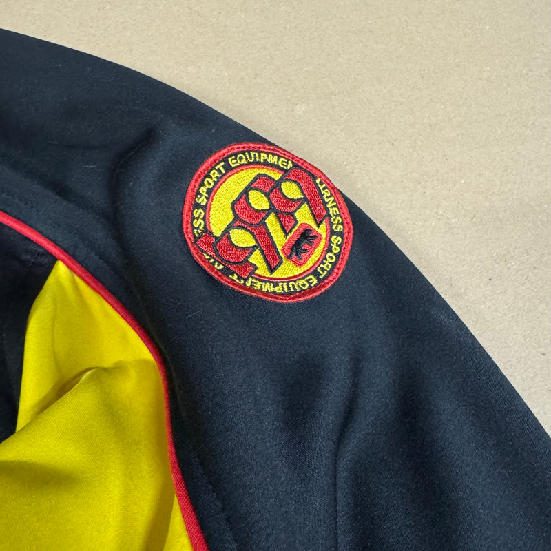 Detailansicht: Sourced limited accessories and clothes Airness y2k black streetwear track jacket – Logo, Nähte oder Material