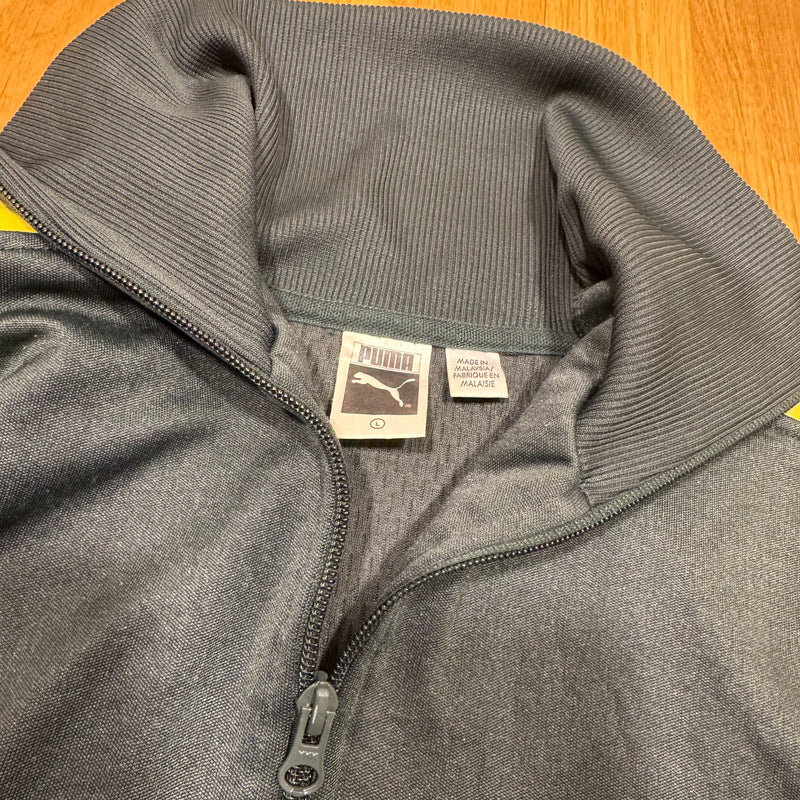 Detailansicht: Sourced limited accessories and clothes Puma green vintage track jacket – Logo, Nähte oder Material