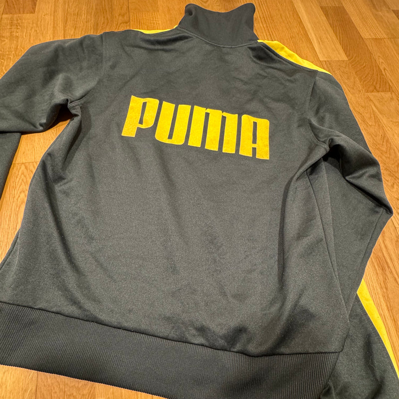 Detailansicht: Sourced limited accessories and clothes Puma green vintage track jacket – Logo, Nähte oder Material