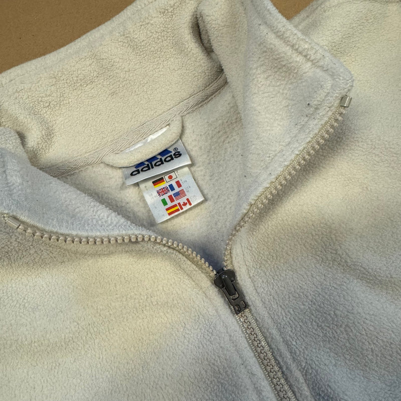 Detailansicht: Sourced limited accessories and clothes Adidas retro white oversized fleece sweatshirt – Logo, Nähte oder Material