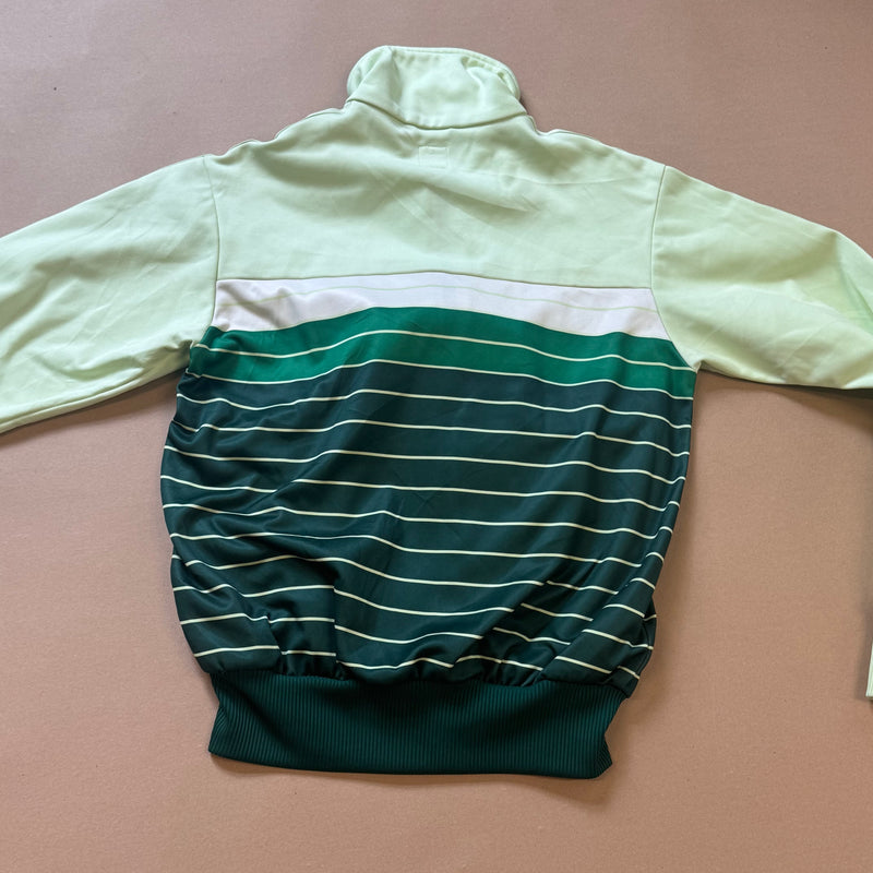 Detailansicht: Sourced limited accessories and clothes Adidas streetwear green retro track jacket – Logo, Nähte oder Material